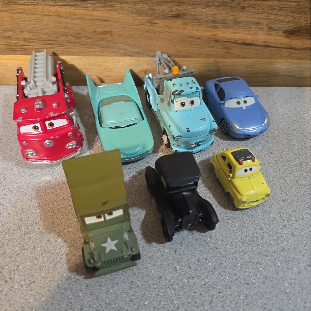 Disney Cars Diecast: Lot of Radiator Springs Cars Pixar 1:55 Flo, Sarge, Lizzie